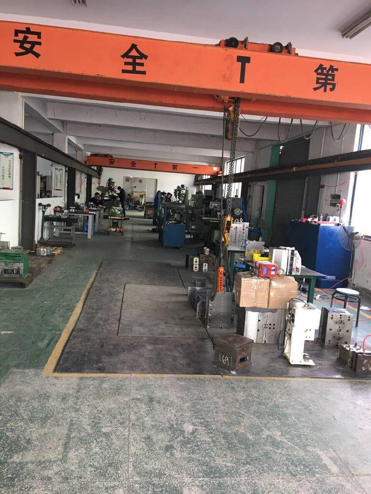 基于工業(yè)機(jī)器人的模具智能生產(chǎn)線設(shè)計(jì)